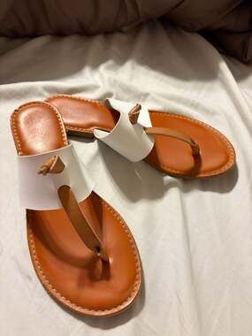 Rock & Candy by Zigi Blaney White and Tan Thong Sandals Size 7
